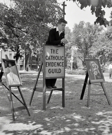 Photo showing: Catholic Evidence -- July 1943. Washington, D.C. Member of the Catholic Evidence Guild speaking in Logan Circle.