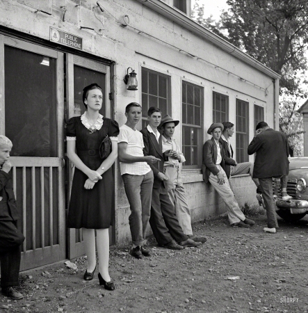 Photo showing: Bus Stop -- September 1943. A Greyhound bus trip from Louisville, Kentucky, to Memphis, Tenn.
Idlers in front of the bus stop between Memphis and Chattanooga.