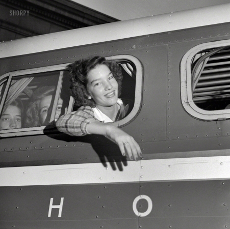 Photo showing: Westward Ho -- September 1943. Greyhound bus trip from Louisville, Kentucky, to Memphis, Tennessee.