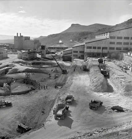 Photo showing: Phelps-Dodge -- December 1942. Copper concentrating plant of the Phelps-Dodge Mining Company at Morenci, Arizona.