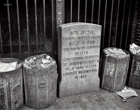 Photo showing: Ashcan School -- Spring 1938. Cambridge, Massachusetts. Historical marker with trash cans.