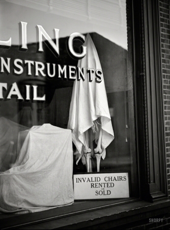 Photo showing: Bones -- Circa 1938. Philadelphia. Window of a medical supply house near Market and 23rd Street.