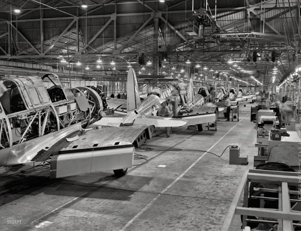 Photo showing: Fledglings -- 1942. Final assembly at Vultee's Downey, California, plant of the BT-13A 'Valiant' basic trainer.