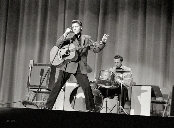Photo showing: Rock and Roll -- Elvis Presley at a 1956 concert date.