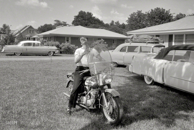 Photo showing: The King and His Castle -- Elvis Presley in 1956 at the house he bought for himself and his parents, 1034 Audubon Drive in Memphis.