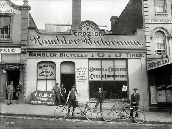 Photo showing: Rambler Biclorama -- Auckland, New Zealand, 1902. Dexter & Crozier, cycle importers, Victoria Street East.