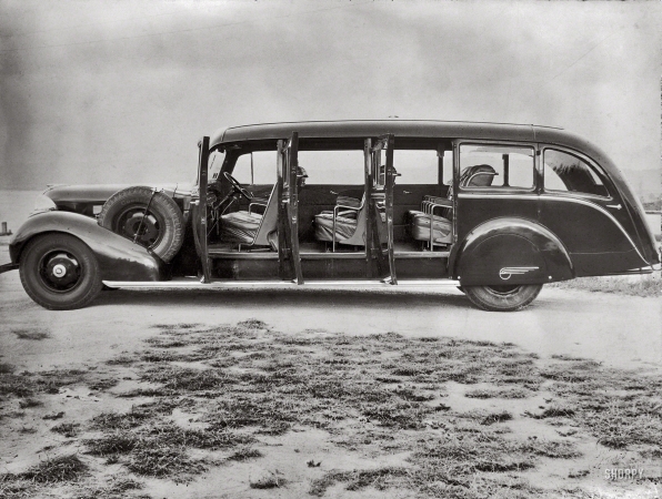 Photo showing: Rotorua Cadillac -- New Zealand circa 1938. Cadillac 353 V8 service car operated by Rotorua Motors.