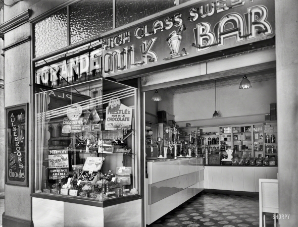 Photo showing: High Class Milk Bar -- New Zealand circa 1935. Milk Bar at the Opera House, Manners Street, Wellington. Next door to Plaza Theatre.