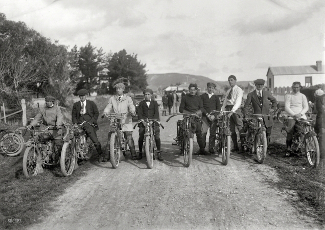 Photo showing: Kiwi Bikers -- New Zealand circa 1920. Young men on motorcycles, probably Wanganui region.