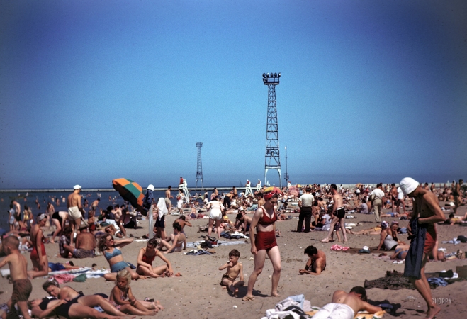 Photo showing: Montrose Beach -- Montrose Beach, Chicago, 1946. Photographer unknown.