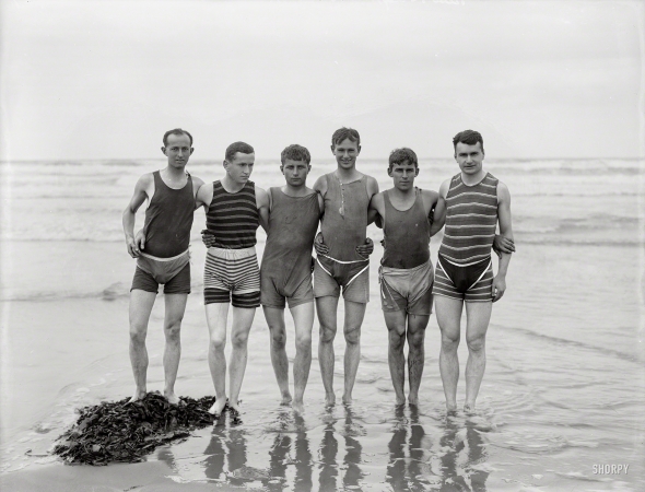 Photo showing: Thr Boys Down Under -- New Zealand circa 1910. Unidentified bathers, probably at Christchurch.