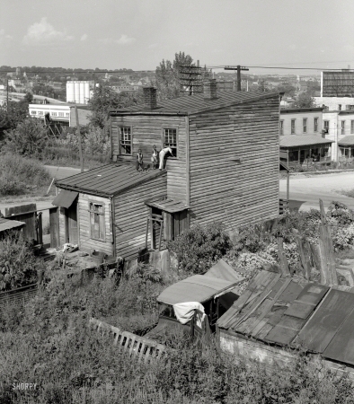 Photo showing: Rear Entrance -- September 1937. House in Negro quarter of Rosslyn, Virginia.