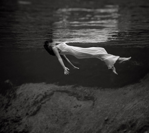 Photo showing: Lady in the Water -- Weeki Wachee Spring, Florida, 1947. Photo by Toni Frissell.